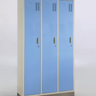 Armoire vestiaire - 3 portes 